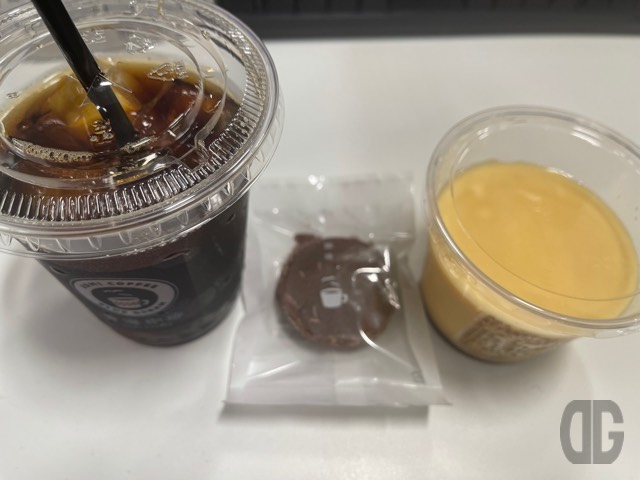 青海珈琲飯田橋店にて、水出しコーヒー、ココアクッキー、初プリン