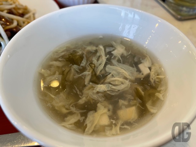 定食の中華スープのアップ